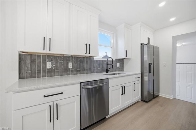 1123 Myrtle Ave, Chesapeake, VA 23325