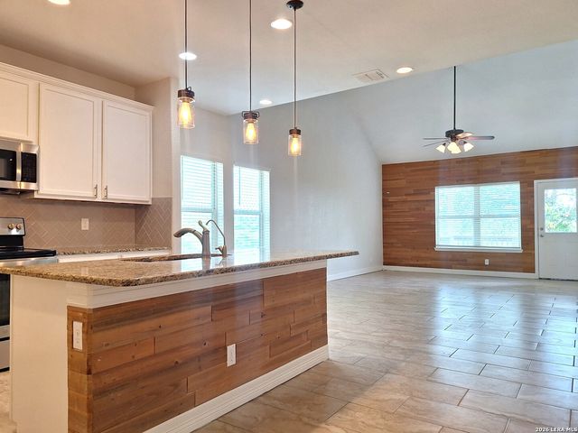 5801 DEVONWOOD ST, Cibolo, TX 78108
