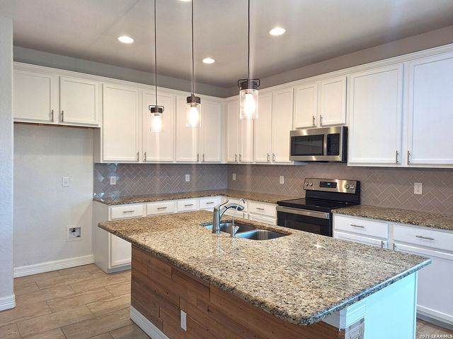 5801 DEVONWOOD ST, Cibolo, TX 78108