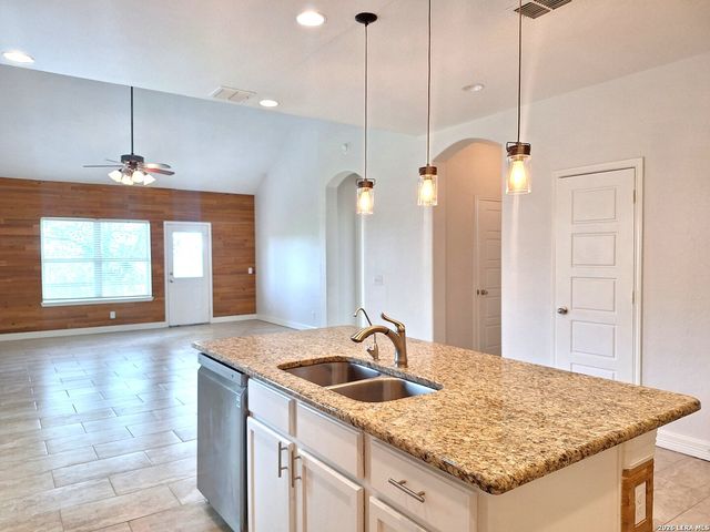 5801 DEVONWOOD ST, Cibolo, TX 78108