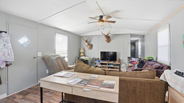 306 Flowertown Rd, Normandy, TN 37360