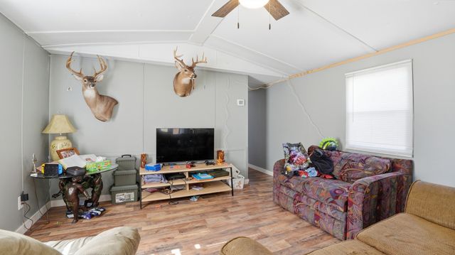 306 Flowertown Rd, Normandy, TN 37360