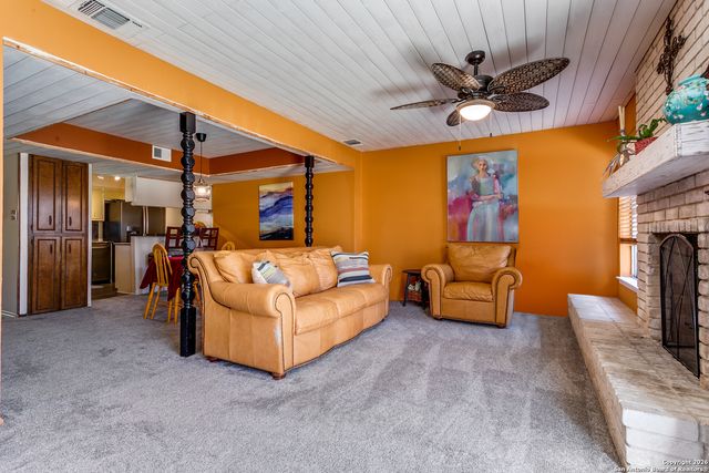 406 Amistad Blvd, Universal City, TX 78148