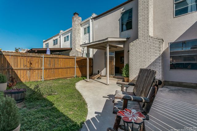 406 Amistad Blvd, Universal City, TX 78148