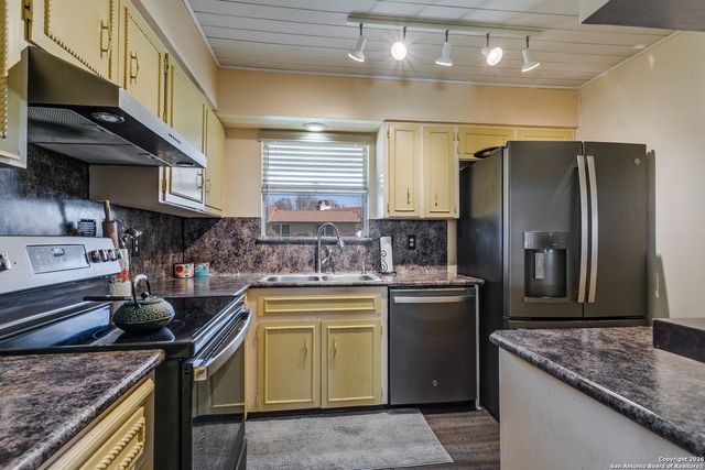 406 Amistad Blvd, Universal City, TX 78148