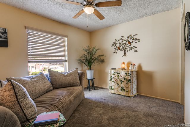 406 Amistad Blvd, Universal City, TX 78148