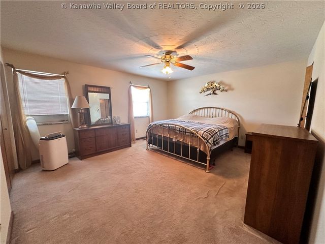 909 4th Avenue, St Albans, WV 25177