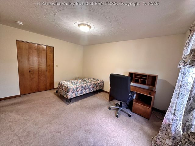 909 4th Avenue, St Albans, WV 25177