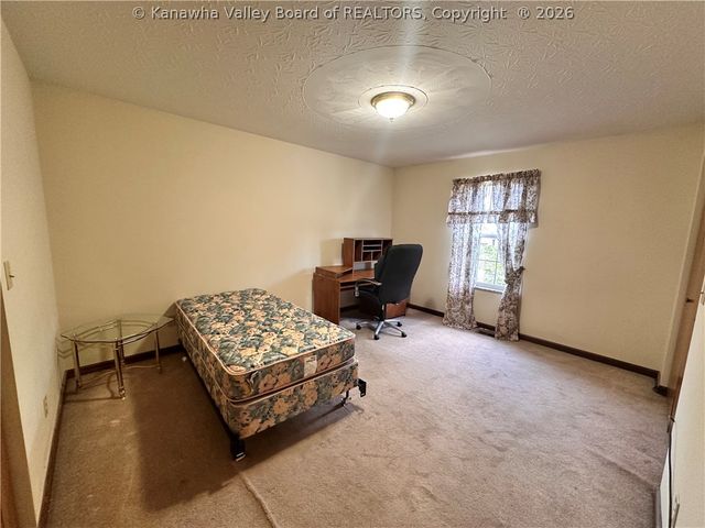 909 4th Avenue, St Albans, WV 25177