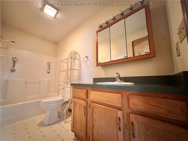 909 4th Avenue, St Albans, WV 25177