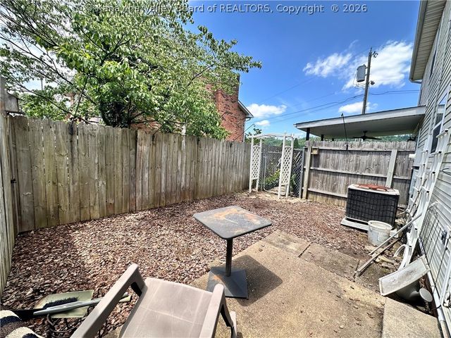 909 4th Avenue, St Albans, WV 25177