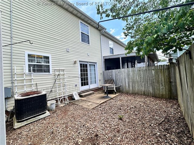 909 4th Avenue, St Albans, WV 25177