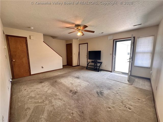 909 4th Avenue, St Albans, WV 25177
