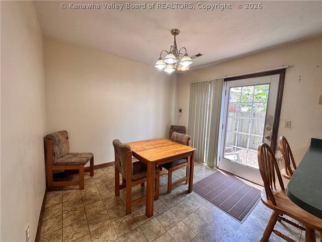 909 4th Avenue, St Albans, WV 25177