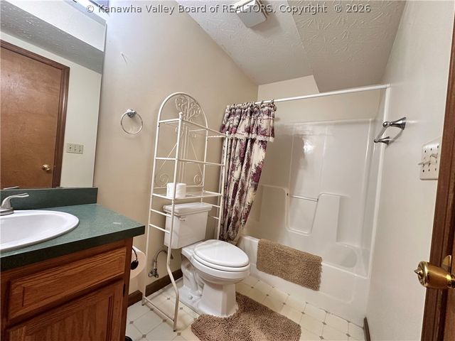 909 4th Avenue, St Albans, WV 25177