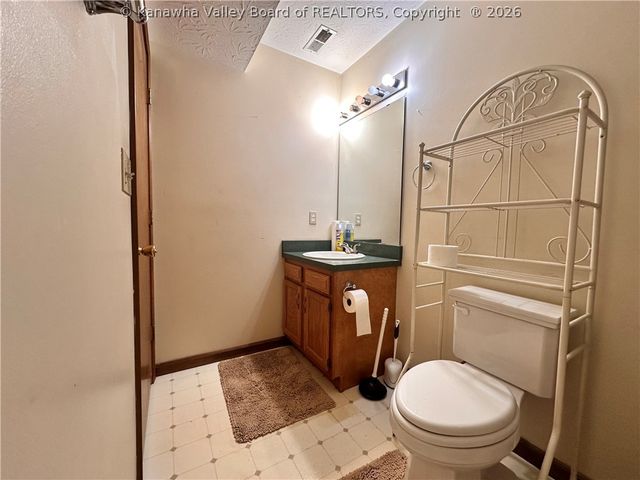 909 4th Avenue, St Albans, WV 25177