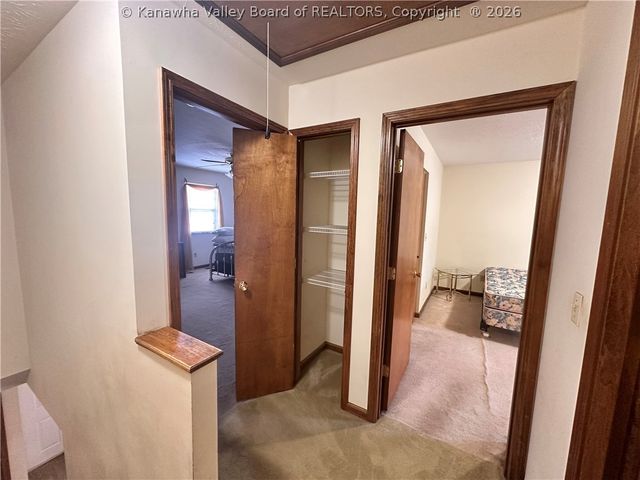 909 4th Avenue, St Albans, WV 25177