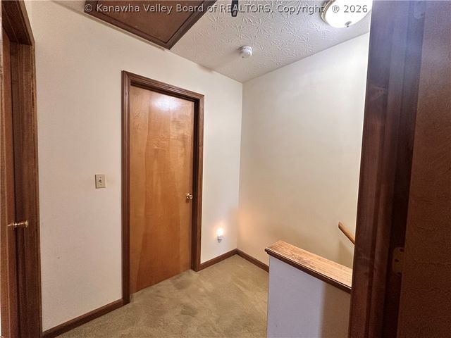 909 4th Avenue, St Albans, WV 25177