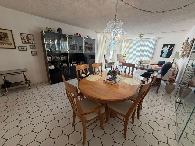 20301 W Country Club Drive 329, Aventura, FL 33180
