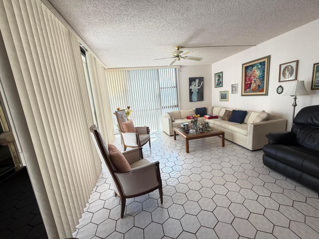 20301 W Country Club Drive 329, Aventura, FL 33180