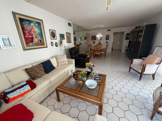 20301 W Country Club Drive 329, Aventura, FL 33180