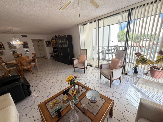 20301 W Country Club Drive 329, Aventura, FL 33180