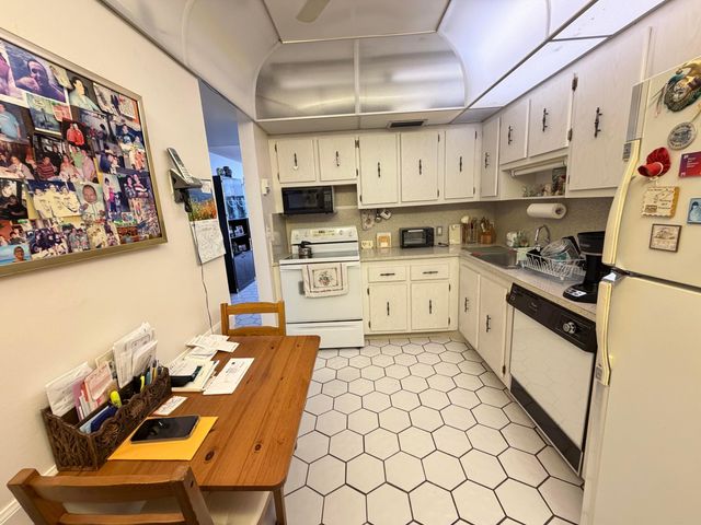 20301 W Country Club Drive 329, Aventura, FL 33180
