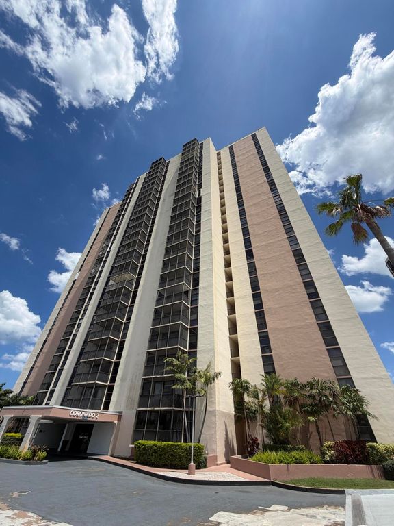 20301 W Country Club Drive 329, Aventura, FL 33180