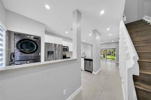 358 SW 122nd Ave, Pembroke Pines, FL 33025