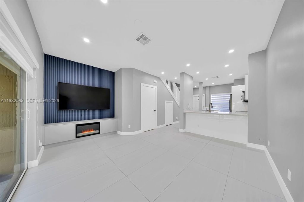 358 SW 122nd Ave, Pembroke Pines, FL 33025