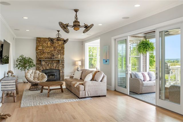 3333 Main Road, Tiverton, RI 02878
