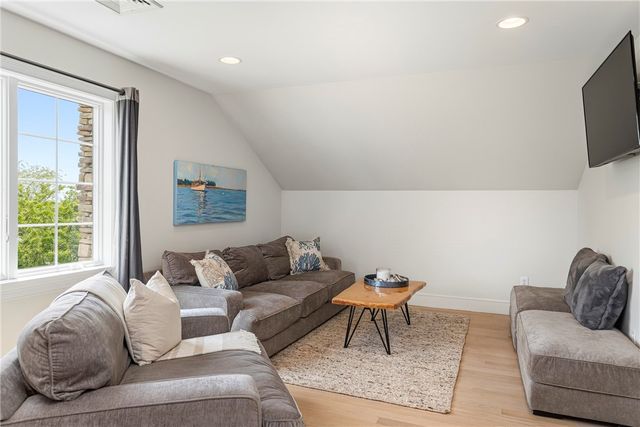 3333 Main Road, Tiverton, RI 02878