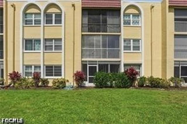 1085 Forest Lakes DR 8102, Naples, FL 34105