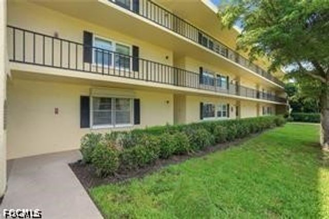 1085 Forest Lakes DR 8102, Naples, FL 34105