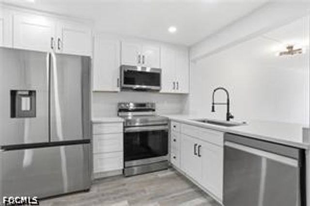 1085 Forest Lakes DR 8102, Naples, FL 34105