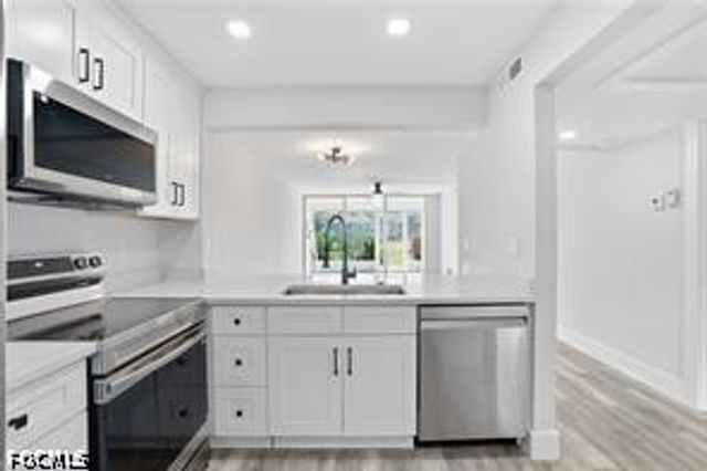 1085 Forest Lakes DR 8102, Naples, FL 34105