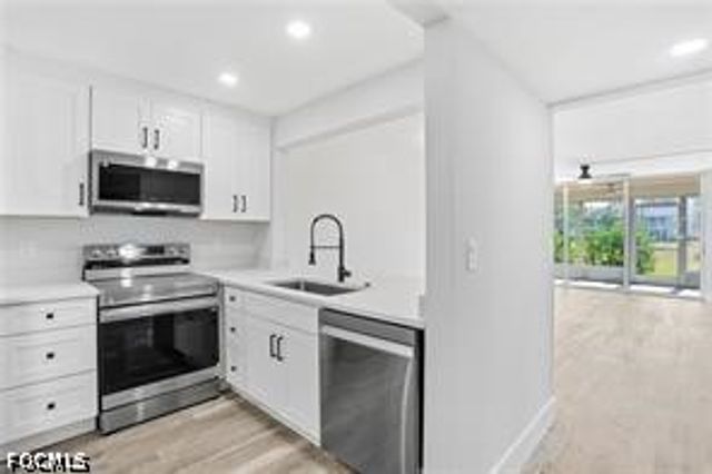 1085 Forest Lakes DR 8102, Naples, FL 34105