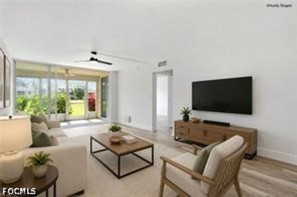 1085 Forest Lakes DR 8102, Naples, FL 34105