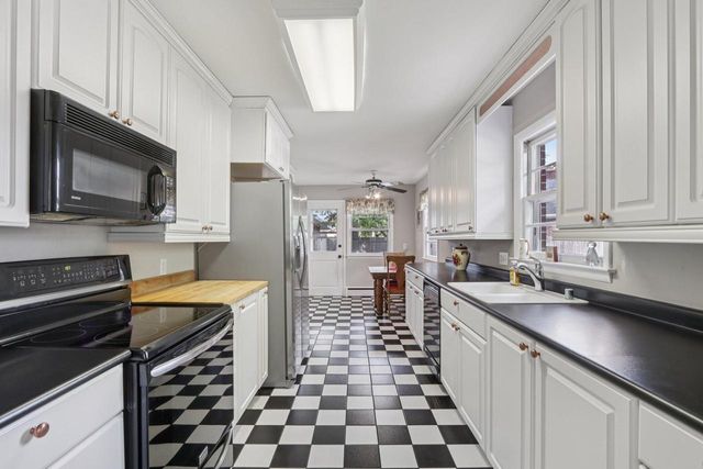 17 E Valley ROAD, Beloit, WI 53511