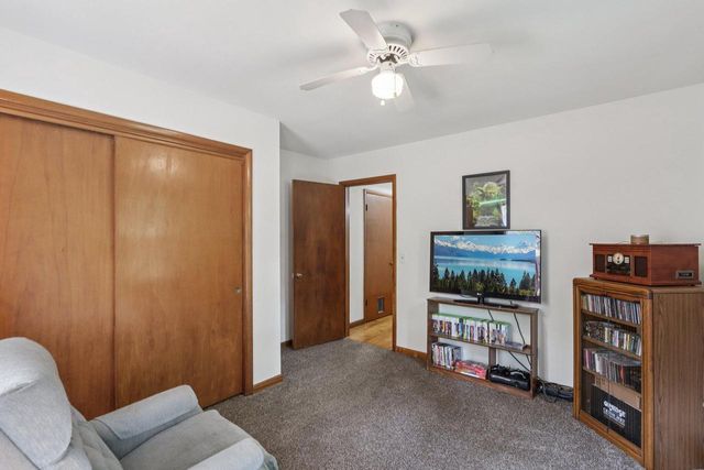 17 E Valley ROAD, Beloit, WI 53511