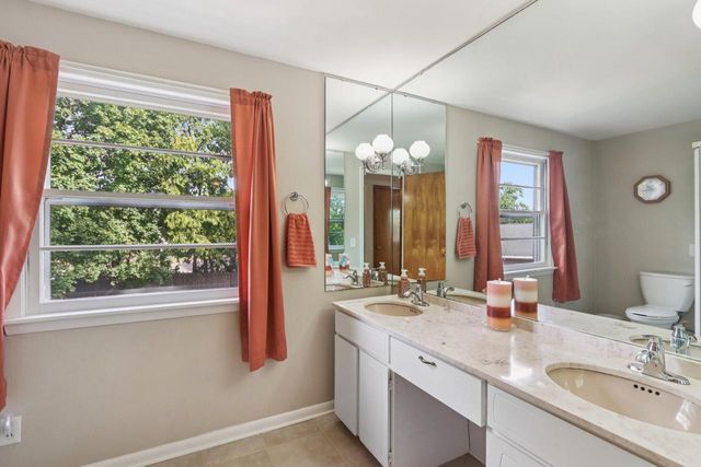 17 E Valley ROAD, Beloit, WI 53511