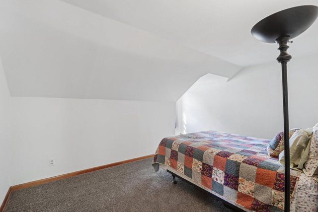 17 E Valley ROAD, Beloit, WI 53511