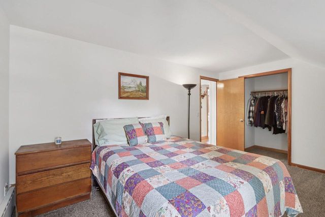 17 E Valley ROAD, Beloit, WI 53511