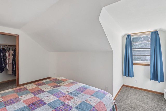 17 E Valley ROAD, Beloit, WI 53511