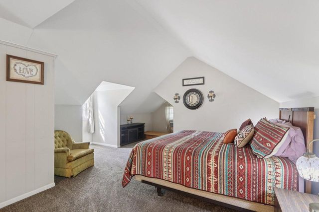 17 E Valley ROAD, Beloit, WI 53511