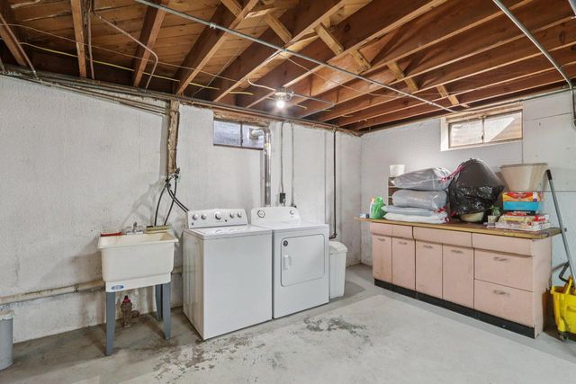 17 E Valley ROAD, Beloit, WI 53511