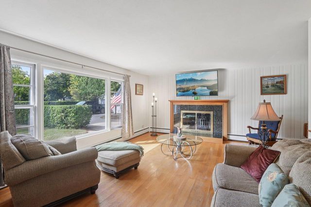 17 E Valley ROAD, Beloit, WI 53511