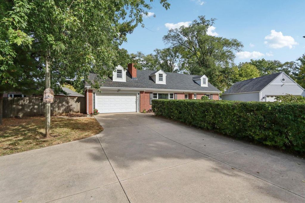 17 E Valley ROAD, Beloit, WI 53511