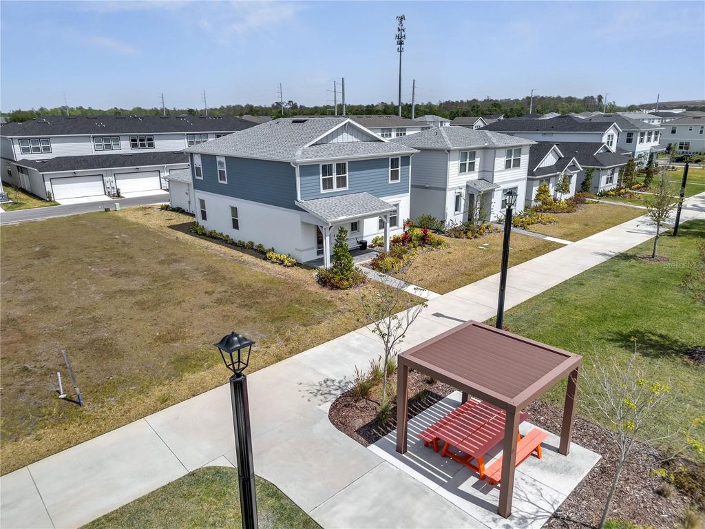 Image 2 of property listing at 10836 WATERWOOD ALLEY, Orlando, FL 32829