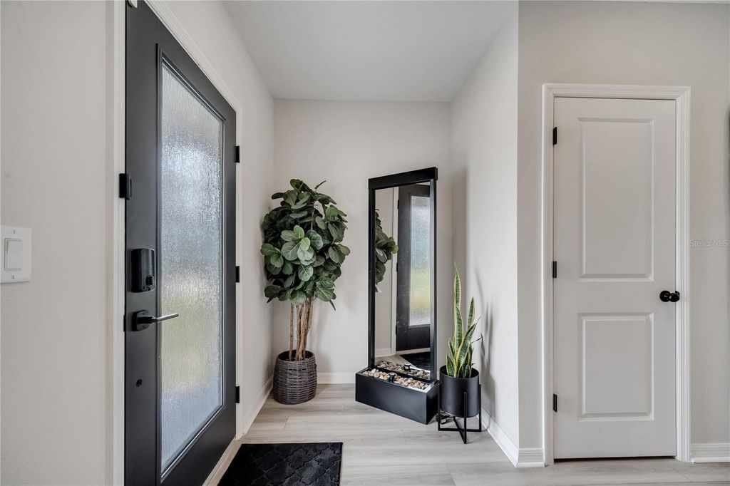 Image 4 of property listing at 10836 WATERWOOD ALLEY, Orlando, FL 32829